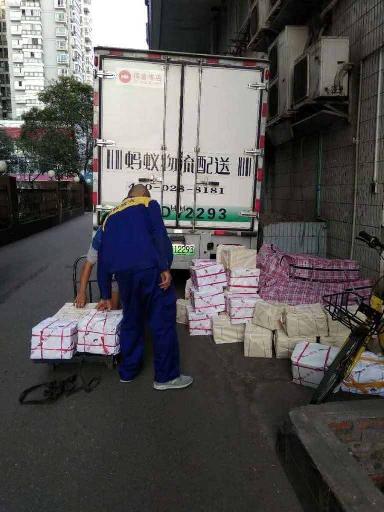 교회 건물과 학교, 도서관 등이 봉쇄됐고 성경, 찬송가집 등이 몰수됐다.