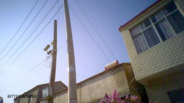 자택 현관에 설치한 카메라
