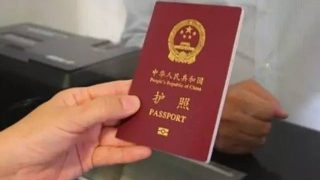 당국, “안전한 보관”을 이유로 천주교 신부의 여권 압수해