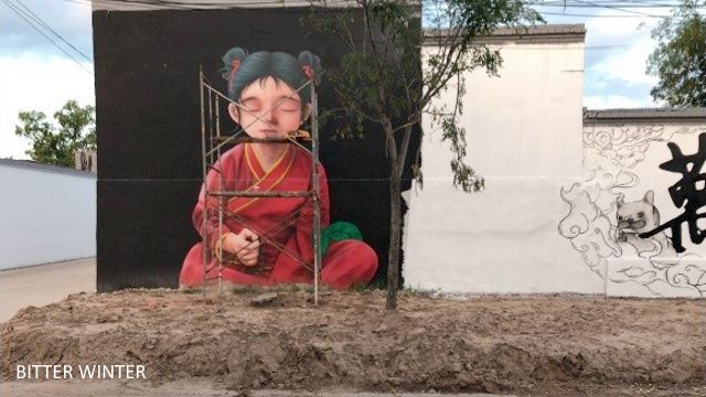 앉아서 명상 중인 여승의 벽화가 “어린 소녀”의 벽화로 수정되었다