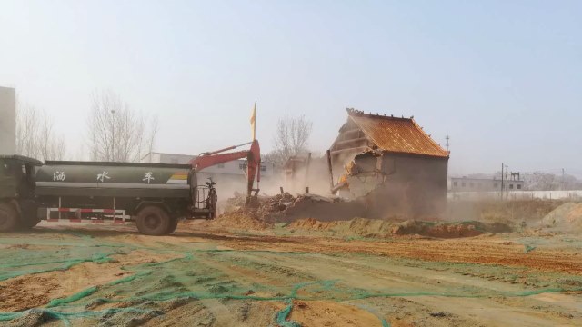 신정시의 한 사원이 파괴됐다