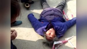 폭행당한 신도