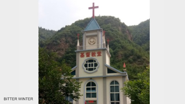 교회에 십자가가 철거전 모습