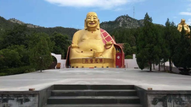 지우산 공원에 있는 거대 불상