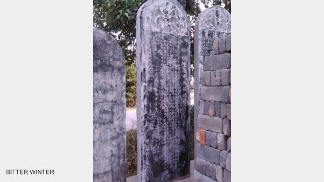 치구 사찰의 재건 일화가 새겨진 표석