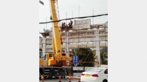 주화산 초입의 기념문이 강제로 철거되었다.