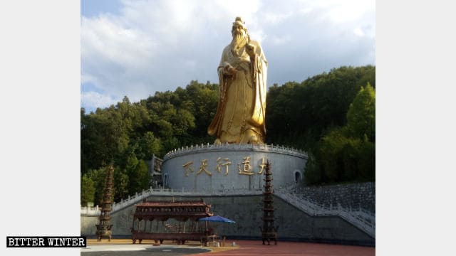 노군산 문화원(老君山 文化苑)에 있는 노자상의 본모습