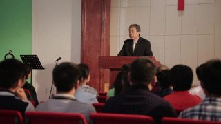 국가 승인을 받은 교회의 설교자들이 허가증을 잃고 있다