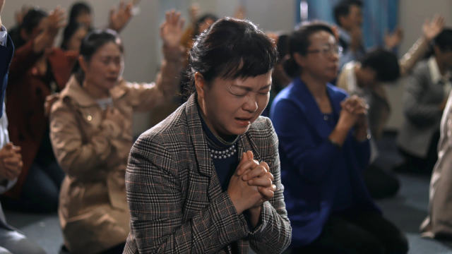 기도하는 신자