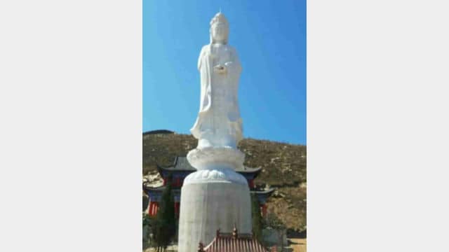 싱탕(行唐)현 뉴왕자이(牛王寨) 경관지구에 있는 관음상의 본래 모습