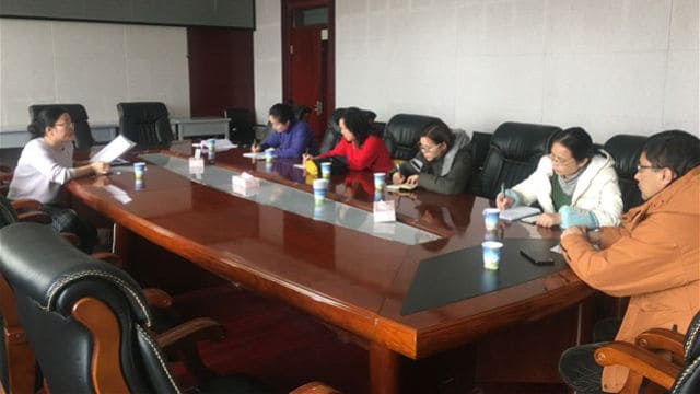 신장 자치구 라디오&TV대학교에서 열린 교사 회의
