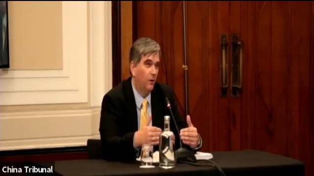 강제장기적출에 반대하는 의사협의회(DAFOH)의 토르스텐 트레이(Torsten Trey) 사무총장이 재판에서 증거를 제출함