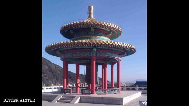 만불원(萬佛圓)에서 라마들이 매일 같이 치던 종이 조용하다
