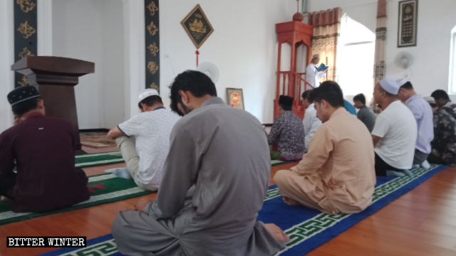 후베이성 모스크의 내부