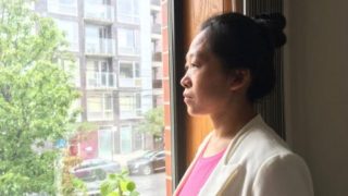 아버지의 날을 맞은 추 더메이(鄒德美) 자매의 상념: “그들은 제 어머니를 죽였고 아버지를 끌고 갔습니다."