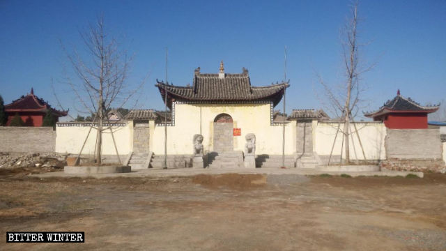 짜오좡(棗莊)시 이청(嶧城)구 관할 이산(峨山)진에 있는 사원 롱장사(榮莊寺)가 봉해진 모습