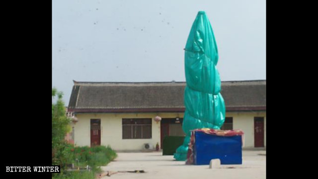 천으로 가려진 불상