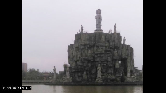 정부 명령으로 가려지기 전의 푸젠성 만불사(萬佛寺) 관음 섬의 모습