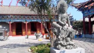 건설 완료되었던 융복선원(隆福禪院)의 여러 전각들 중 하나인 이 건물도 8월에 철거되었다.