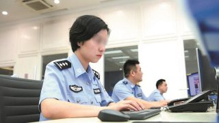 근무 중인 중국의 사이버 경찰
