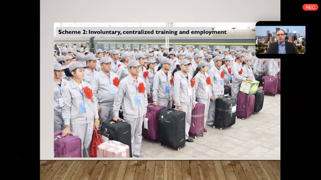 동일한 제복을 입고 같은 캐리어를 든 수많은 젊은 위구르인 남녀가 유명 서양 브랜드의 옷이며 스마트폰을 생산하기 위해 중국 전역의 공장으로 가는 교통편을 기다리고 있는 모습에 대해 언급하는 젠츠 박사