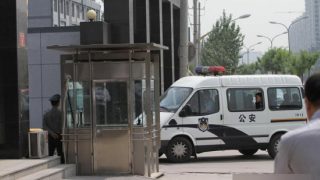 외국 관련 교회들이 탄압받고 목사들은 추방돼